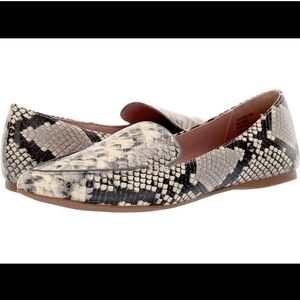 STEVE MADDEN metallic snakeskin Flats 7 Feather Reptile Print Pointy Toe Loafers